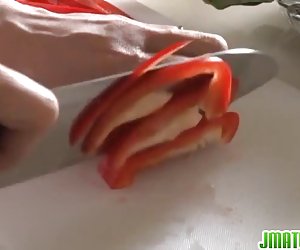 Gospodyni sayuri dostaje przybity twardy