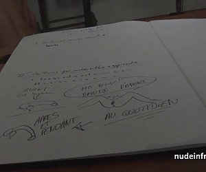 Młoda brunetka sodomized przez kolegów